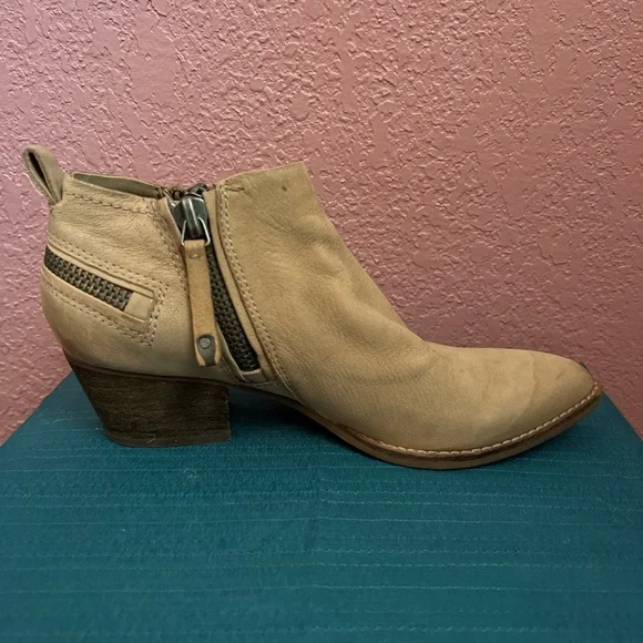 Dolce Vita Booties - Picture 4 of 8